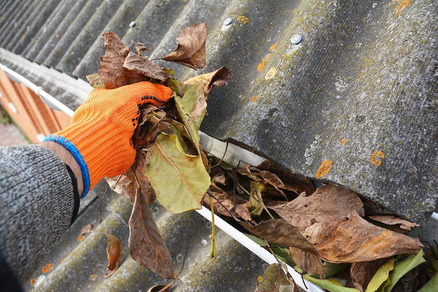 What Causes Water to Run Behind Gutters Instead of Into Them?